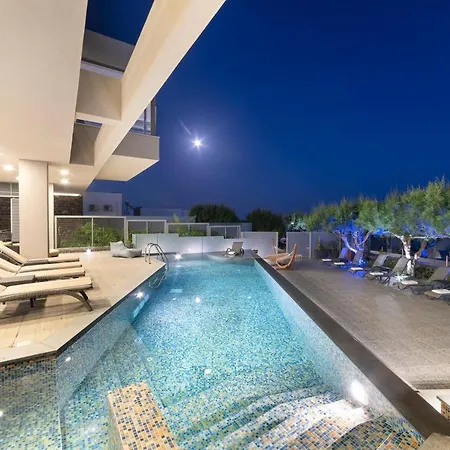 Seafront Luxury Moonlight In South East Crete With Breathtaking Views Villa Makrýgialos