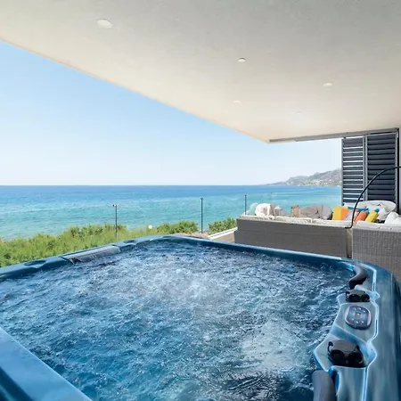 Seafront Luxury Moonlight In South East Crete With Breathtaking Views Makrýgialos