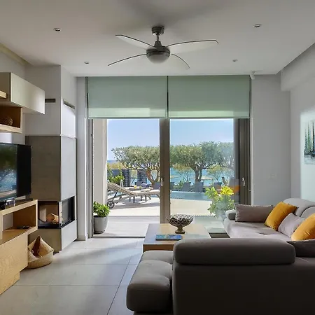 Seafront Luxury Moonlight In South East Crete With Breathtaking Views *