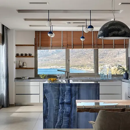 Seafront Luxury Moonlight In South East Crete With Breathtaking Views Makrýgialos